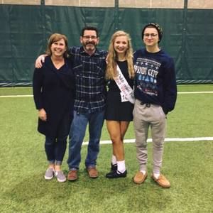 Meet your Posher, Lora